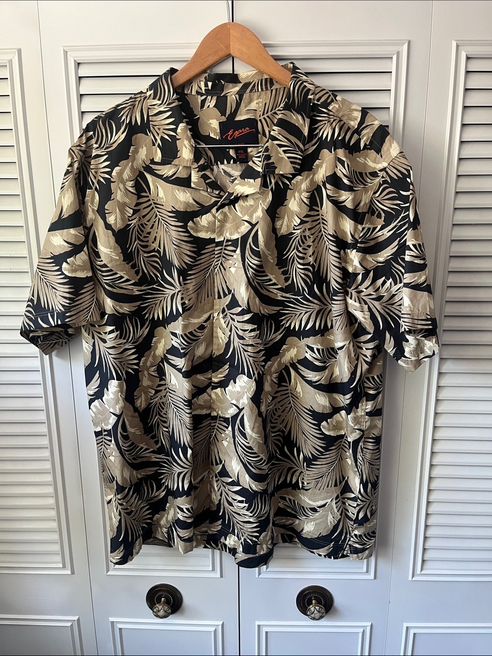 Egara Black and Gold Tropical Short-Sleeve Shirt
